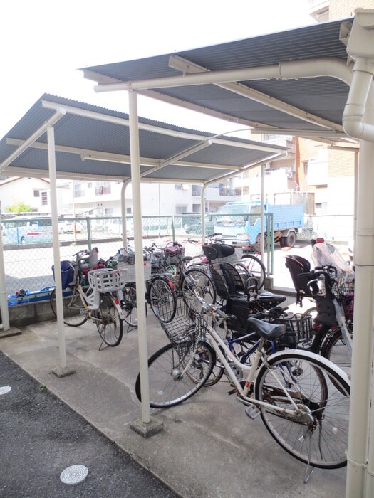 物件外観写真4　(駐輪場)