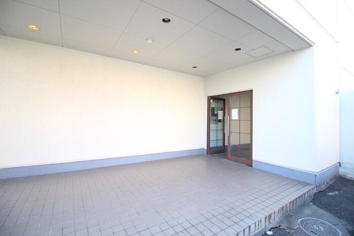 物件外観写真6　(エントランス部分)