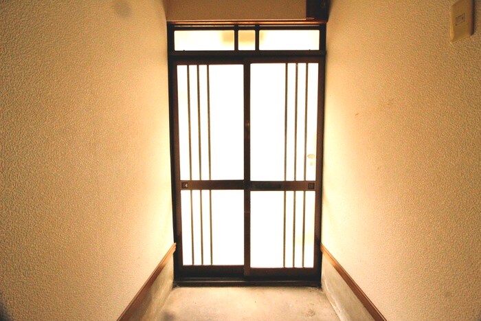 物件内観写真16　(玄関)