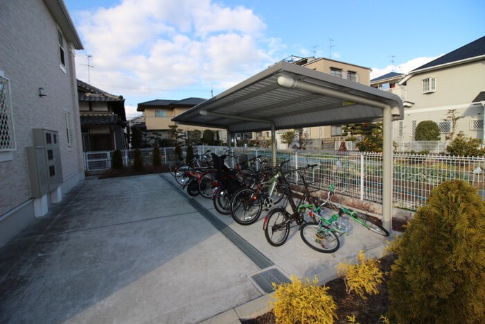 物件外観写真3　(駐輪場)