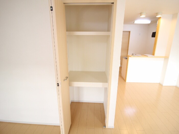 物件内観写真13　(収納)