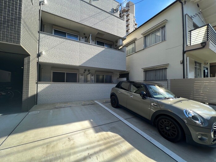 物件外観写真3　(駐車場)