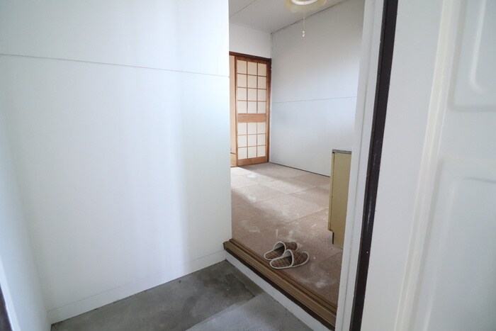 物件内観写真11　(玄関)
