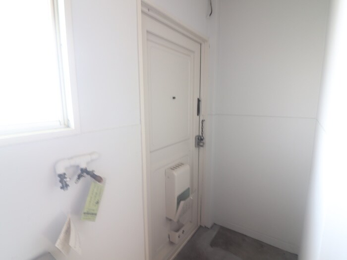 物件内観写真16　(玄関)