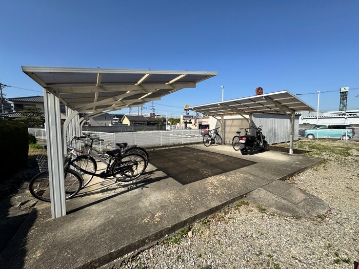 物件外観写真5　(駐輪場)