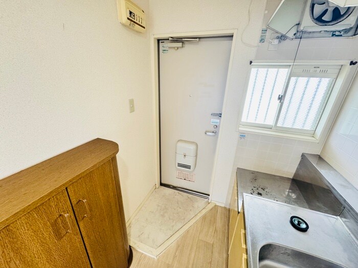 物件内観写真14　(玄関)