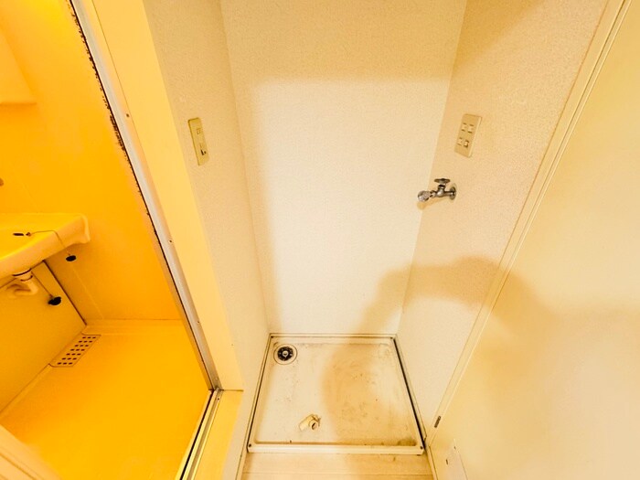 物件内観写真18　(洗濯機置場)