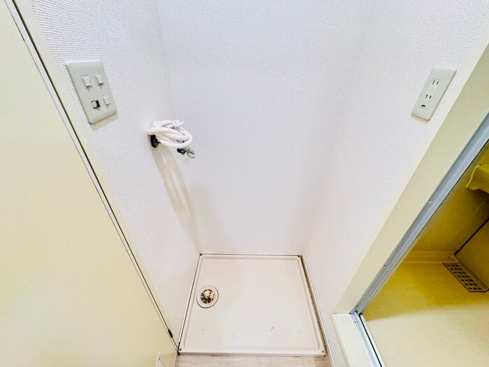 物件内観写真18　(洗濯機置場)