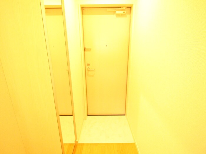 物件内観写真14　(玄関)