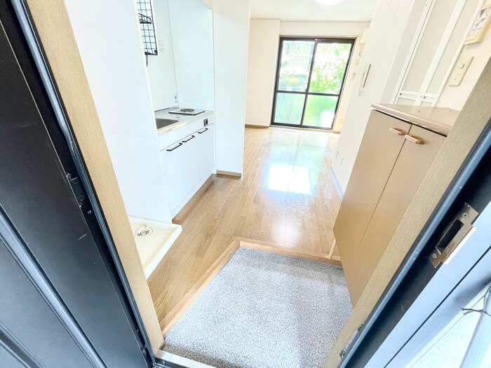 物件内観写真18　(玄関)