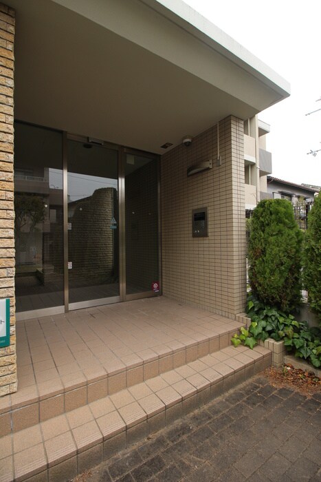 物件外観写真2　(エントランス部分)