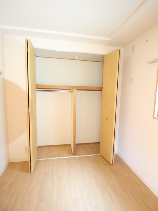 物件内観写真12　(収納)