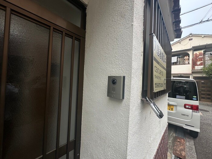 物件外観写真4　(エントランス部分)