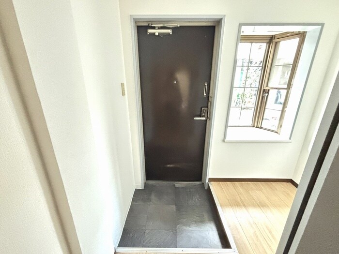 物件内観写真16　(玄関)