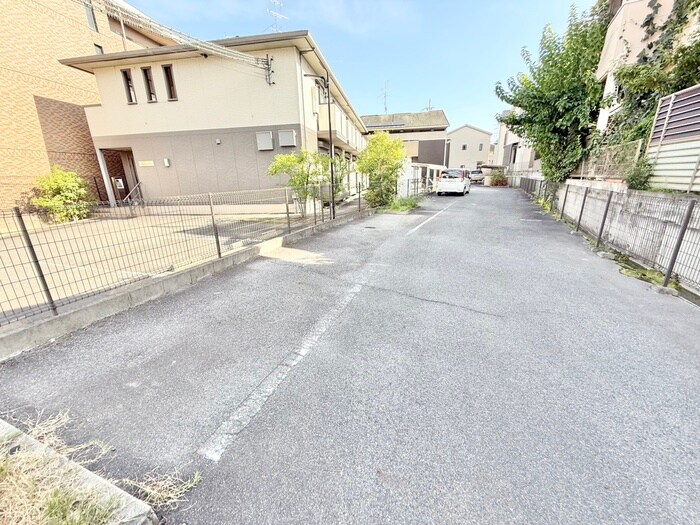 物件外観写真3　(駐車場)