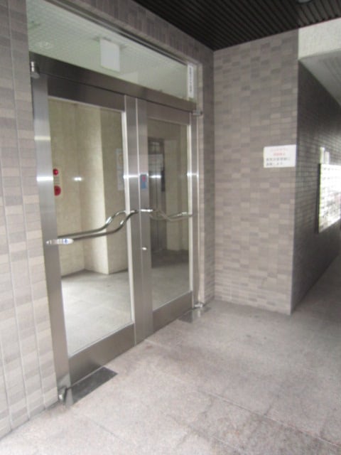 物件外観写真4　(エントランス部分)