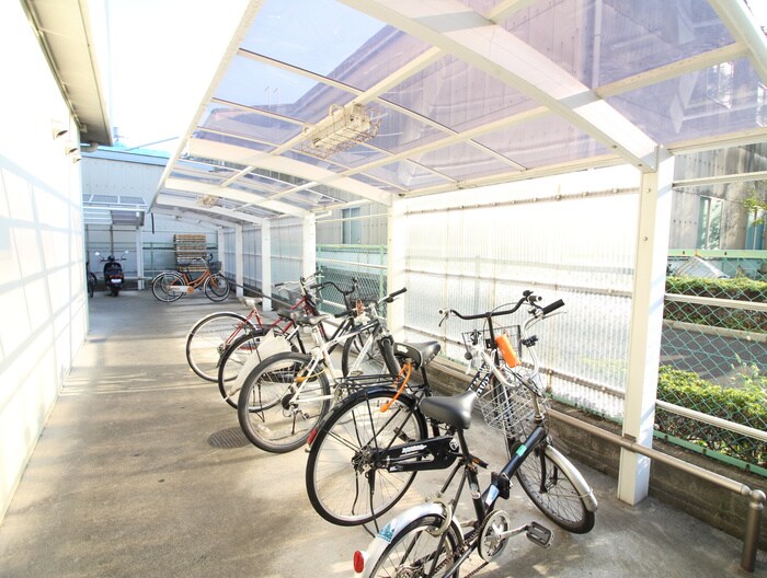 物件外観写真5　(駐輪場)