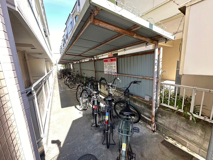 物件外観写真3　(駐輪場)