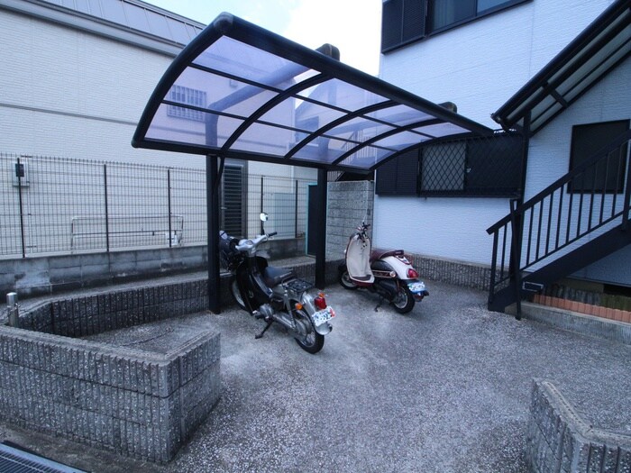 物件外観写真3　(駐輪場)