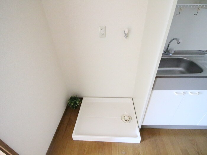 物件内観写真13　(洗濯機置場)