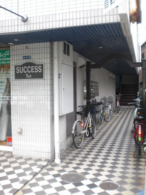 物件外観写真2　(エントランス部分)