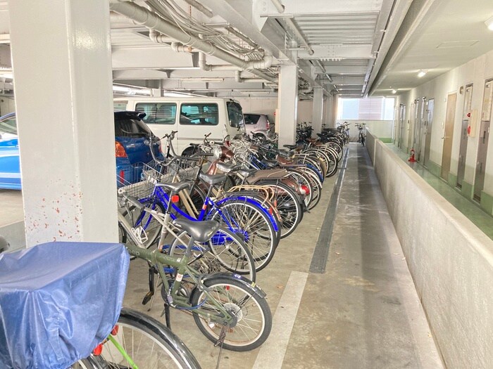 物件外観写真6　(駐輪場)