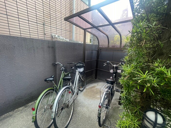 物件外観写真3　(駐輪場)