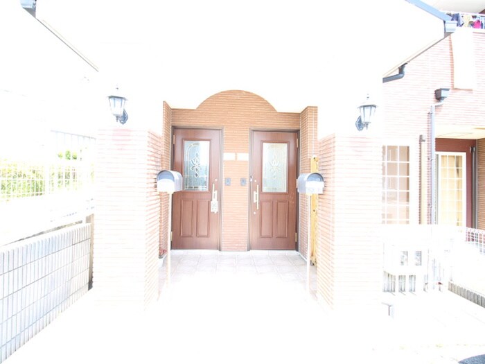 物件外観写真6　(エントランス部分)