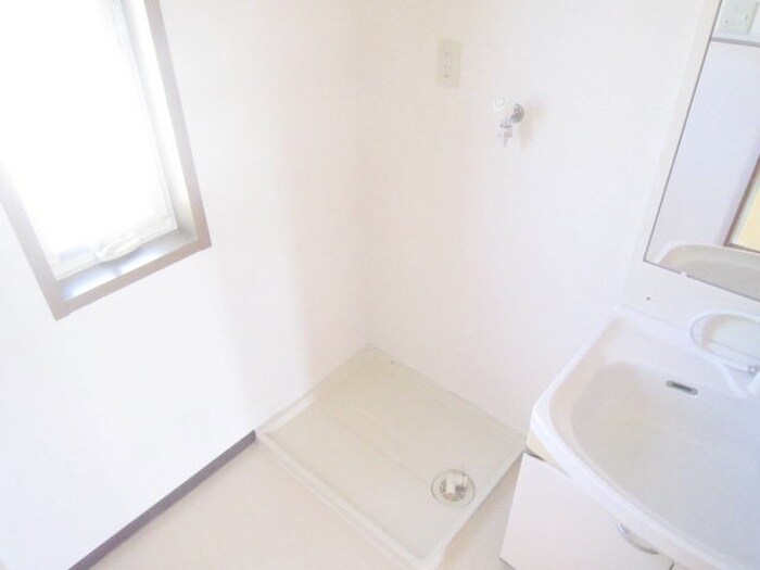 物件内観写真15　(洗濯機置場)