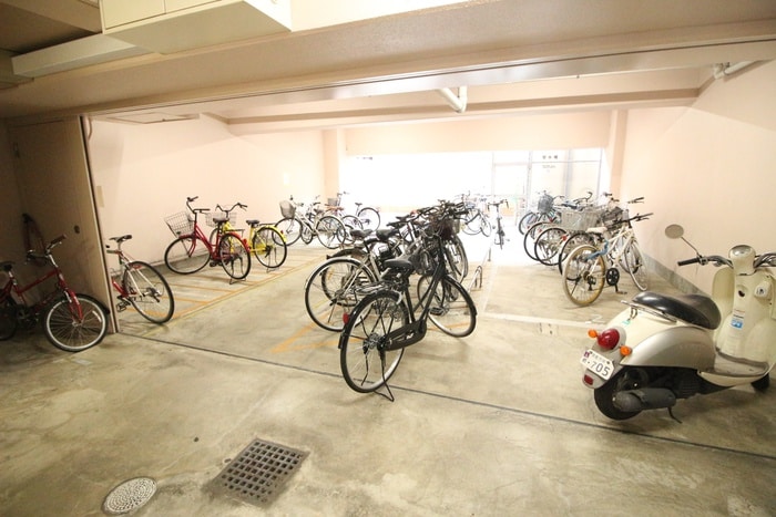 物件外観写真3　(駐輪場)