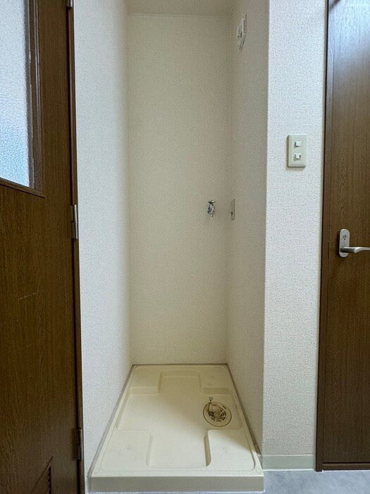 物件内観写真12　(洗濯機置場)