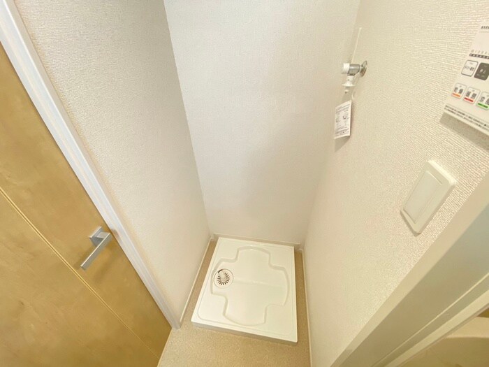 物件内観写真16　(洗濯機置場)