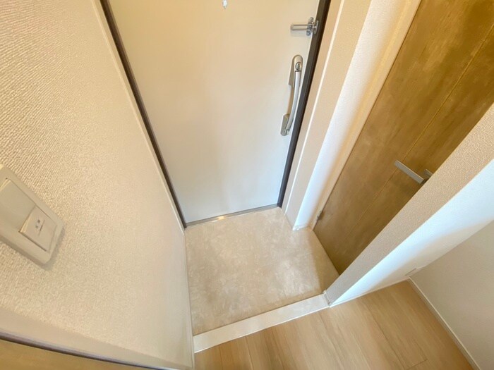 物件内観写真17　(玄関)