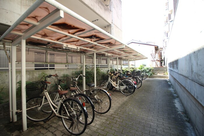 物件外観写真4　(駐輪場)