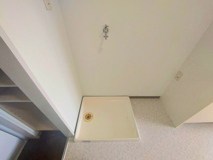 物件内観写真13　(洗濯機置場)