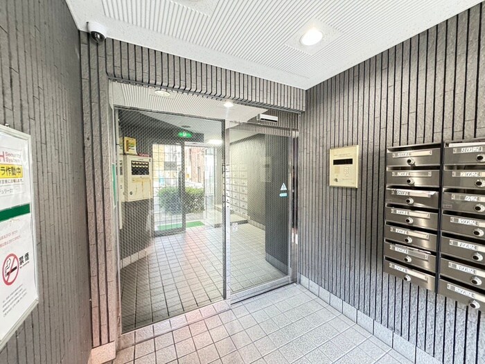 物件外観写真4　(エントランス部分)