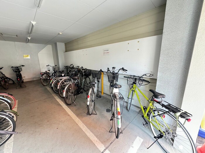 物件外観写真5　(駐輪場)