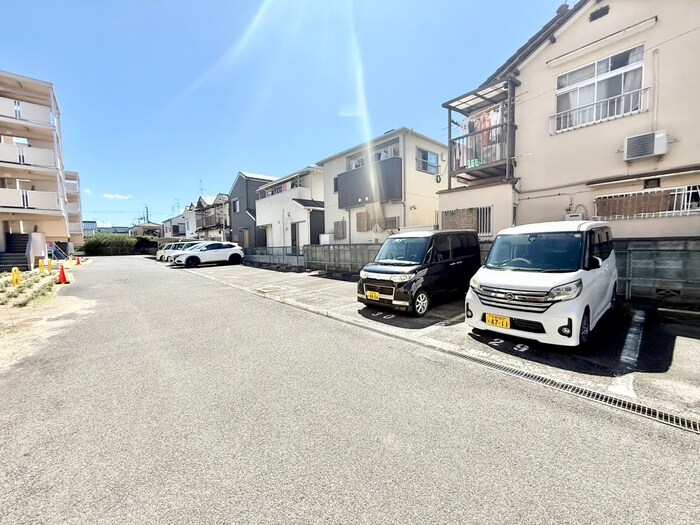 物件外観写真3　(駐車場)