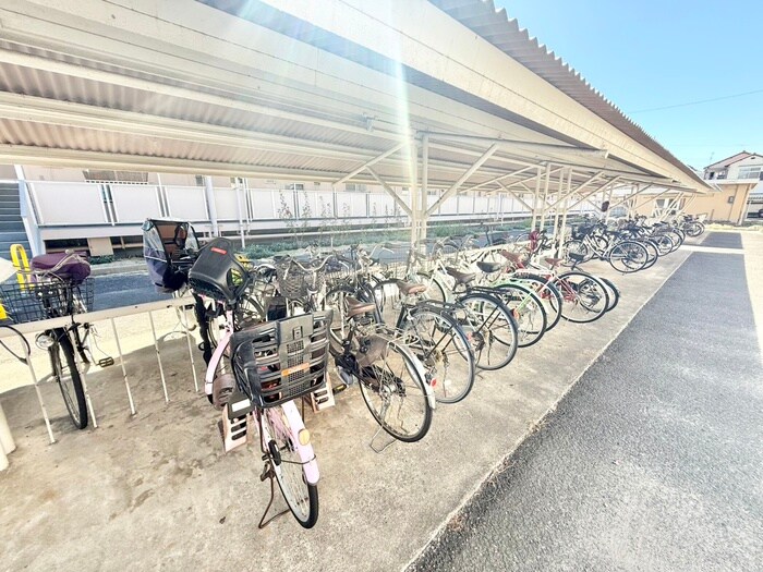 物件外観写真4　(駐輪場)
