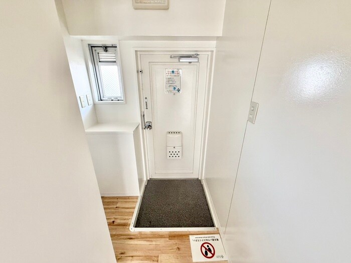 物件内観写真16　(玄関)