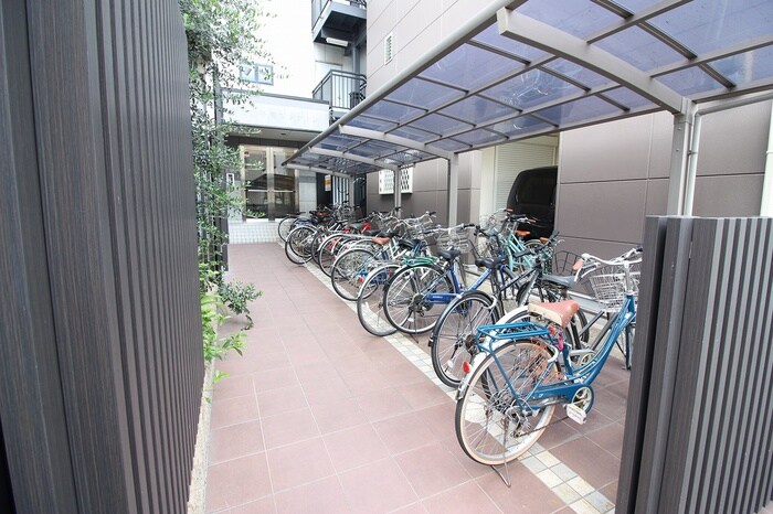 物件外観写真5　(駐輪場)