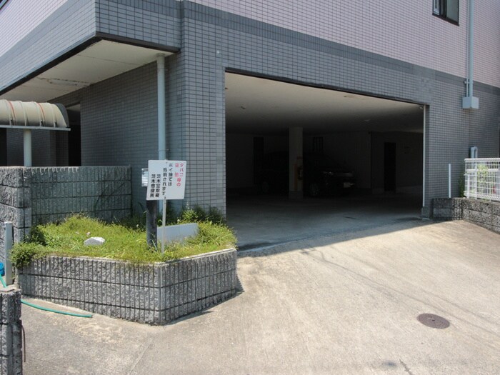 物件外観写真2　(同型モデル)