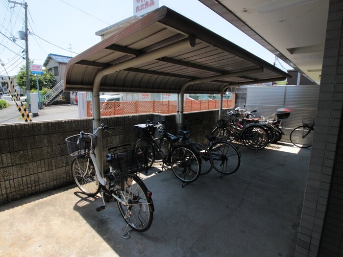 物件外観写真3　(駐輪場)