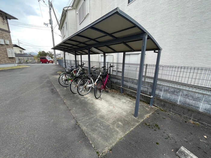 物件外観写真4　(駐輪場)