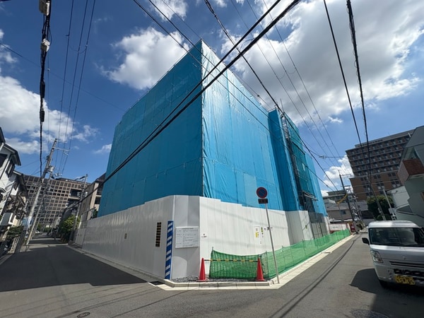 建築中