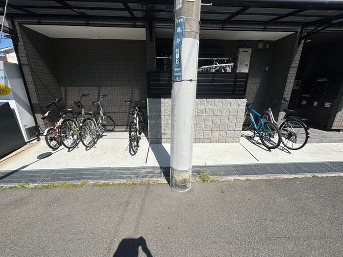 物件外観写真6　(駐輪場)