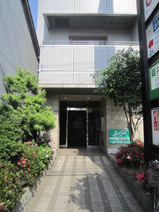 物件外観写真2　(エントランス部分)