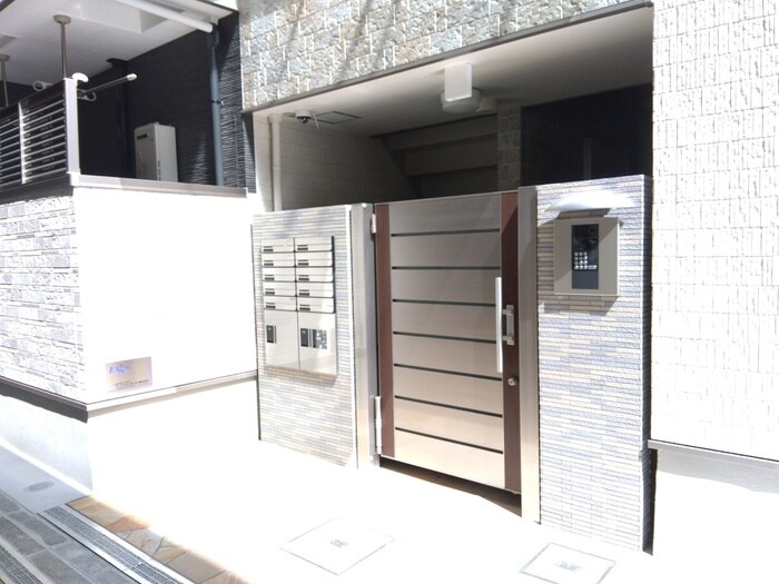 物件外観写真6　(エントランス部分)