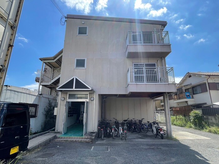 物件外観写真2　(駐輪場)