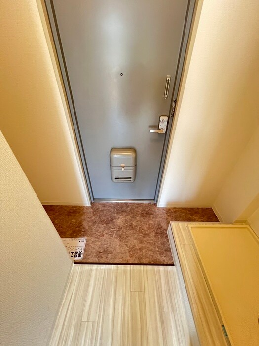 物件内観写真18　(玄関)